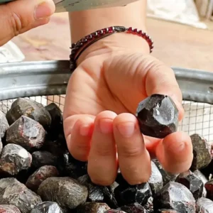 Raw Red Garnet Crystal – Natural Healing Stone for Passion, Strength & Spiritual Growth (Rough Mineral Specimen)