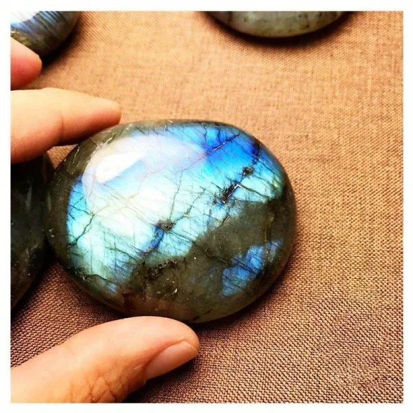 Unleash Your Inner Glow: Natural Labradorite Moonlight Stone - Image 4